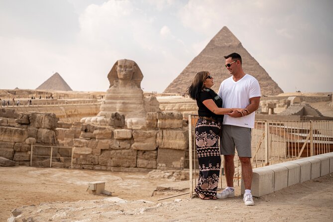 3 hrs special photoshoot & tour at pyramids of Giza and Sphinx - Meeting the Great Sphinx up close