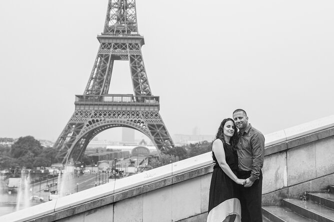 30 min photosession in Paris, all photos sent and edited - Three to five Eiffel Tower photo locations