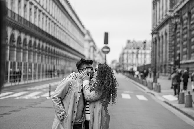 30 min photosession in Paris, all photos sent and edited - Meeting Nina near the Eiffel Tower