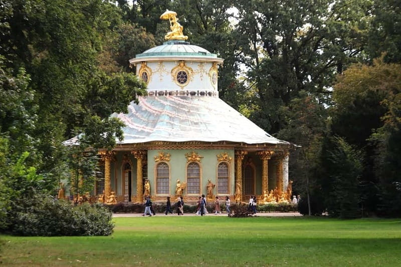 5h Potsdam private tour with Guide, Chauffeur & Photographer - Who will get the most from this tour