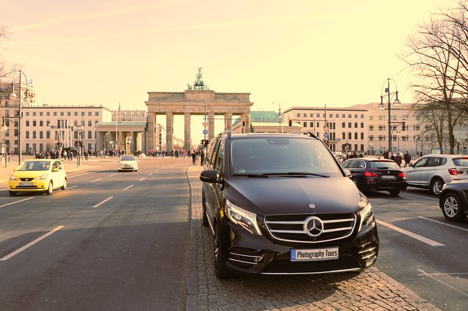 5hours: Guide, Chauffeur & Photographer in Berlin private Tour - Brandenburg Gate, the Victory Column, and the western city