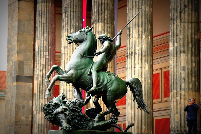 5hours: Guide, Chauffeur & Photographer in Berlin private Tour - The photography service is more than a bonus