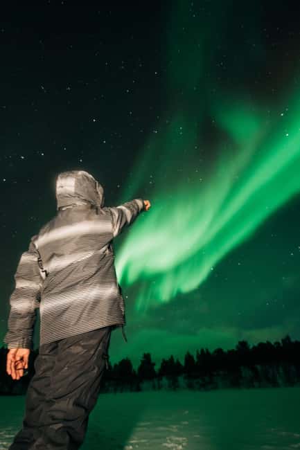 Abisko: Aurora Car Chasing Tour with Photographer - Why a car chase works better in Abisko