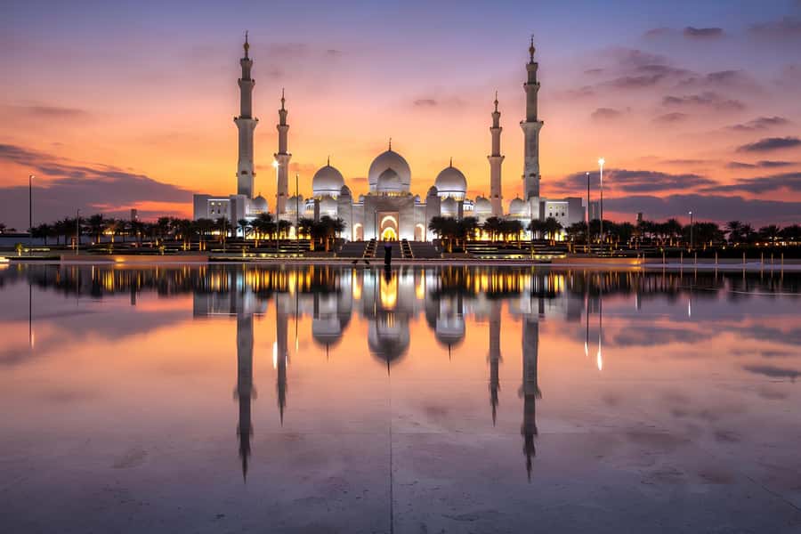 Abu Dhabi: Professional Photoshoot at Sheikh Zayed Mosque - Inside the mosque: marble, calligraphy, and careful posing