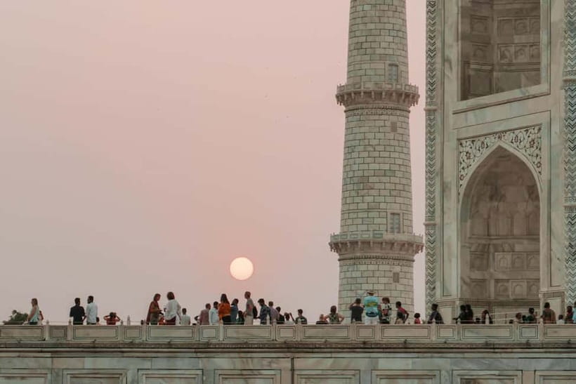 Agra: Taj Mahal Guided Tour with Photography & Rental Saree - The value of three hours and a $5 starting price