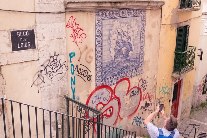 Alfama Photo Walk – Lisbon Photography Experience Led by a Local - Finishing at Lisbon Cathedral
