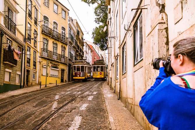 Alfama Photo Walk – Lisbon Photography Experience Led by a Local - What Carlos teaches, beyond camera settings