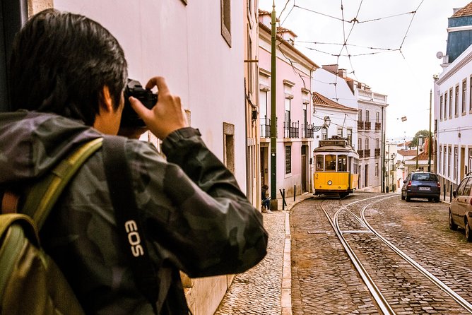 Alfama Photo Walk – Lisbon Photography Experience Led by a Local - One hour in Alfama’s narrow streets