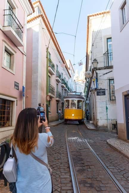 Alfama Photo Walk: Lisbon Photography Tour with a Local - Viewpoints and Wider City Photos
