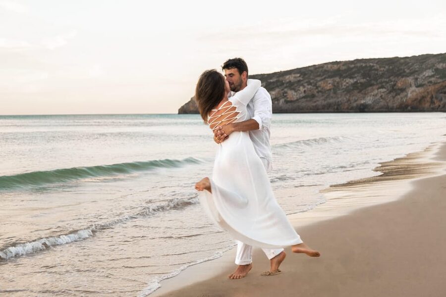Algarve: 1 hour Couple & Family Photoshoot - A one-hour photo session built around your holiday