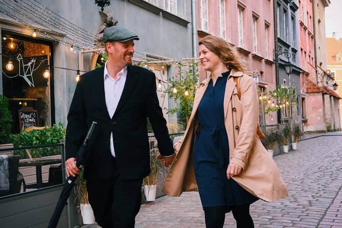 Amazing photo walk through the Old town of Warsaw - Getting natural photographs without modeling experience