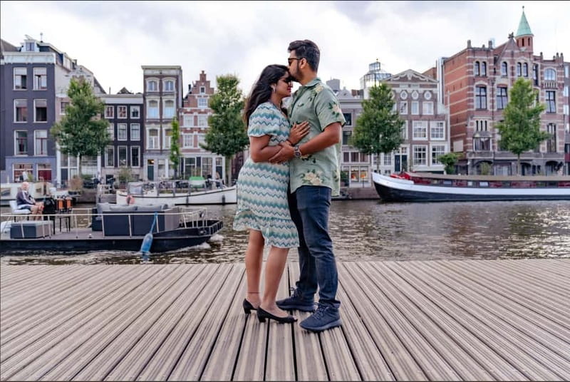 Amsterdam Canals Photoshoot: Private Solo, Family or Couples - What to wear for canal-side pictures