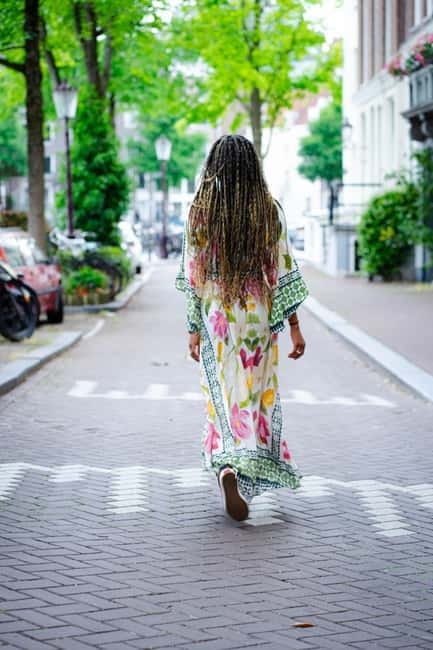 Amsterdam: Customizable Photography Tour with 9-10 Photos - Canals, alleyways, and the moving backdrop