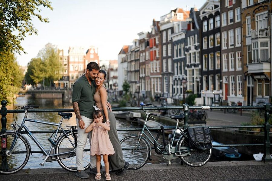 Amsterdam: Private Photoshoot in iconic locations - Starting among the Rijksmuseum gardens