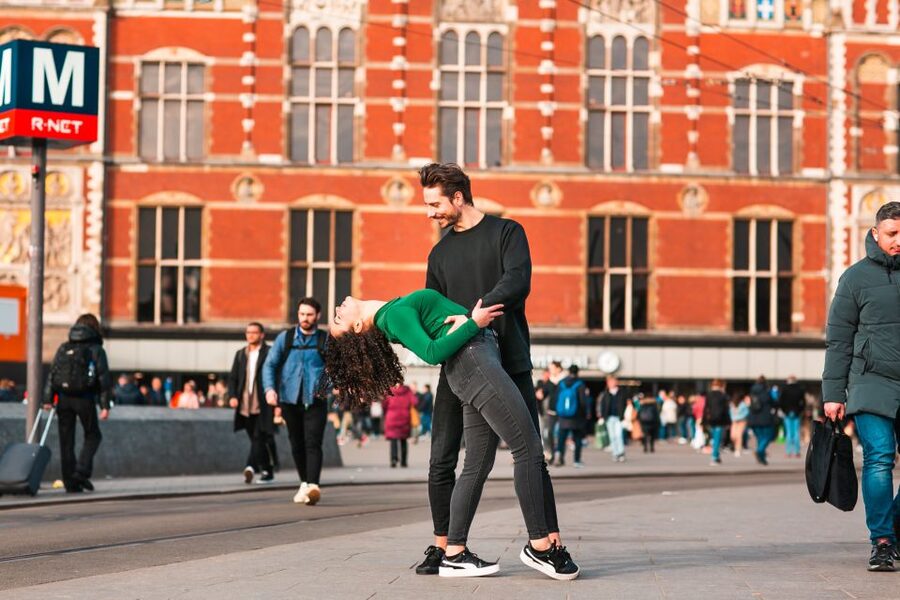 Amsterdam: Professional photoshoot at Centraal Station - Why Amsterdam Centraal works as a photo setting