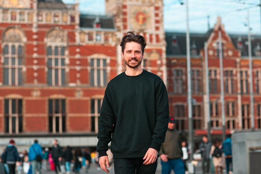 Amsterdam: Professional photoshoot at Centraal Station - Should you book the Amsterdam Centraal photoshoot?
