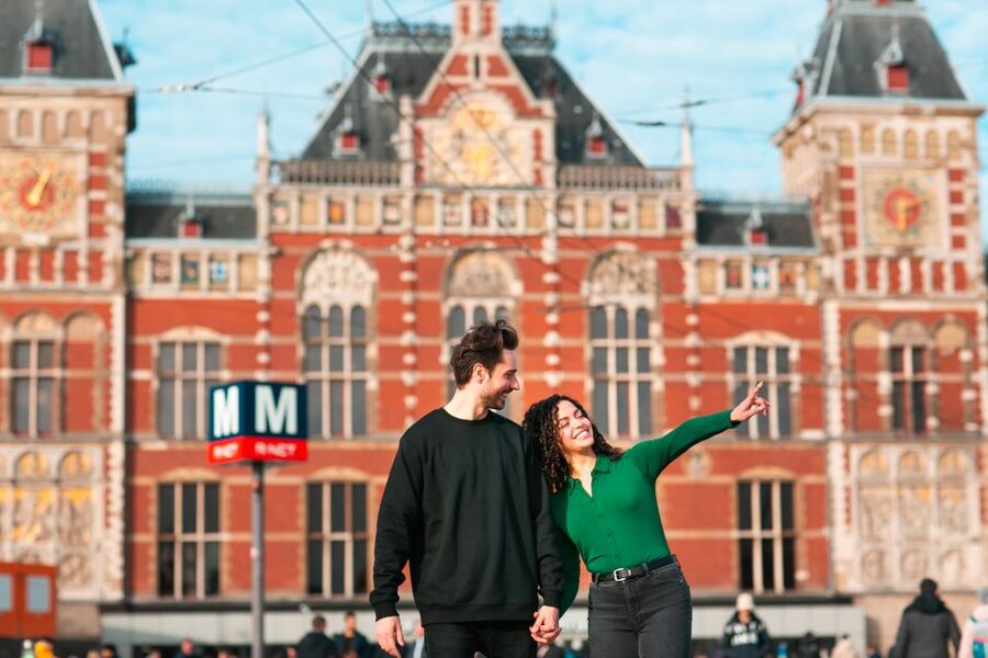 Amsterdam: Professional photoshoot at Centraal Station - Booking flexibility and what is not included