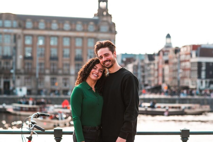 Amsterdam: Professional photoshoot at Centraal Station - What happens during the 30 to 45 minute session