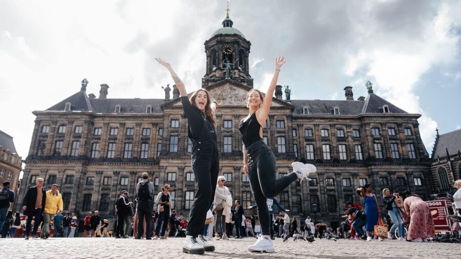 Amsterdam: Professional photoshoot at Dam Square. - Key points to know before booking