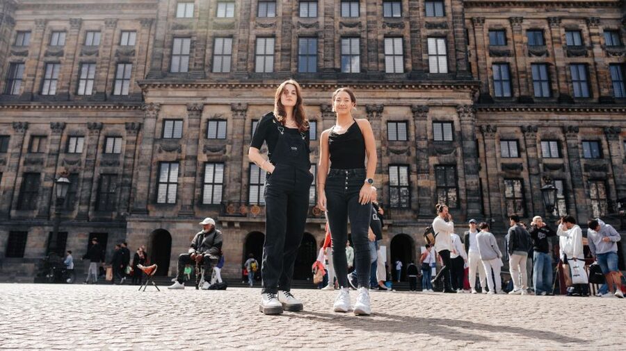 Amsterdam: Professional photoshoot at Dam Square. - Who will get the most from this experience?