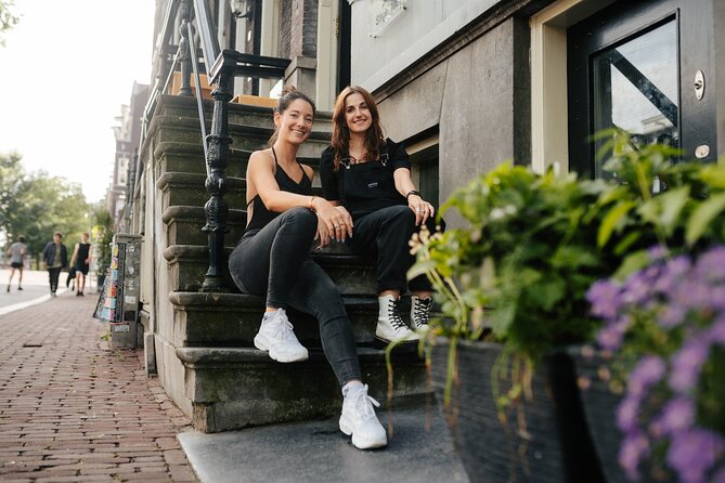 Amsterdam: Professional Photoshoot at the Canals - Choosing Between 30 Minutes, 1 Hour, and 2 Hours