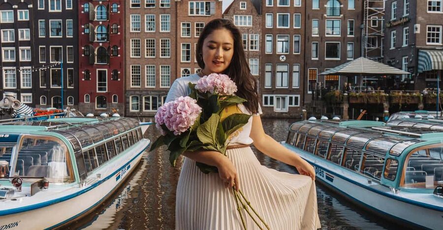 Amsterdam: Professional Photoshoot at the Canals - Weather Planning for an Outdoor Shoot