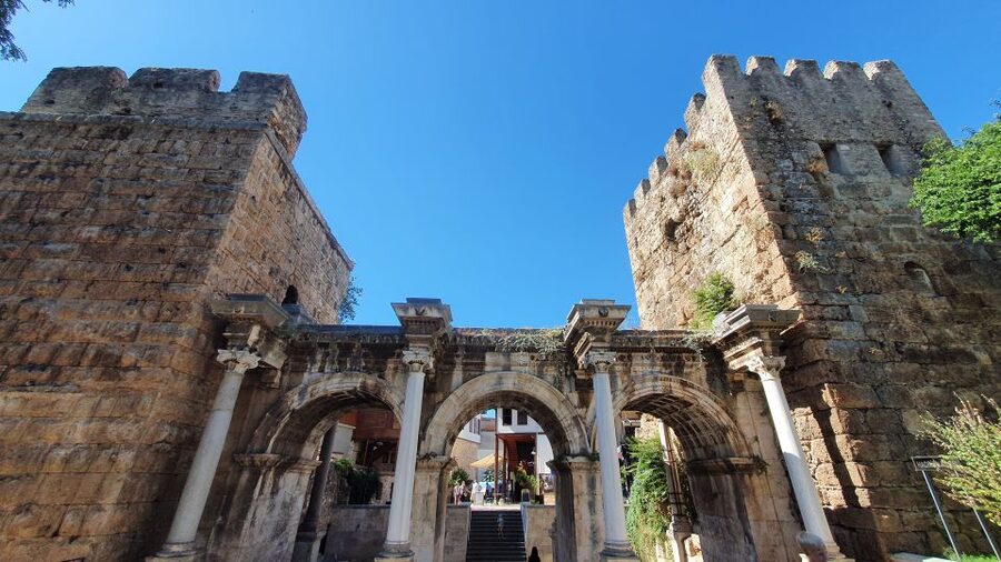 Antalya Photo Tour with Waterfalls, Old City & Boat Trip - Lunch, languages, and small practical points
