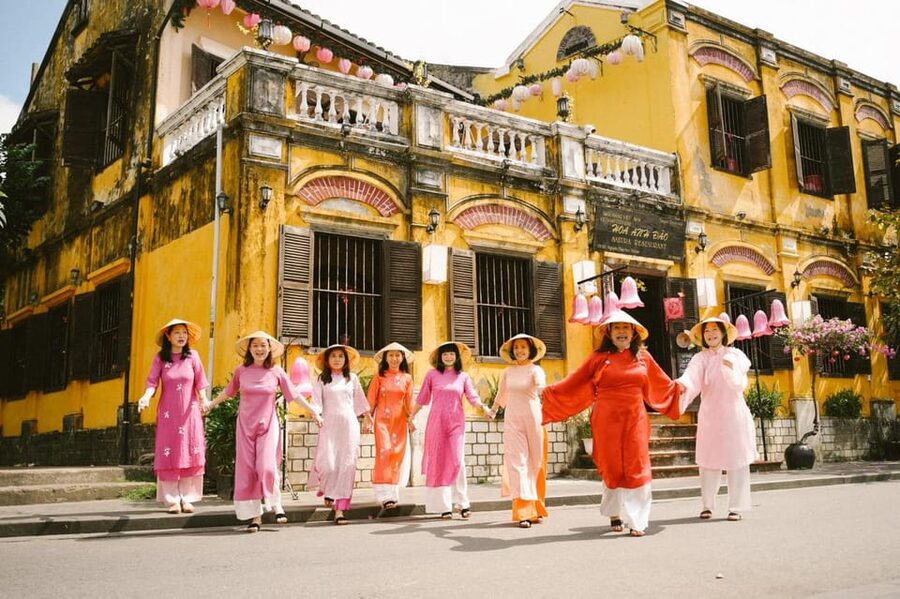 Ao Dai Photography: Traditional Attire Capture in Hoi An - Meeting at Thanh Mai and Choosing Your Clothing