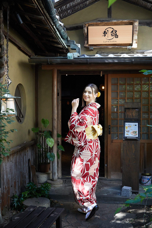 Asakusa Kimono Photography Tour - Walking through Asakusa with a camera in hand