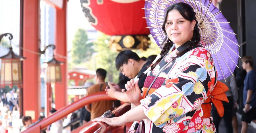 ASAKUSA: Kimono Portrait tour by pro photographer - Sensoji, Nakamise, and the famous red gate