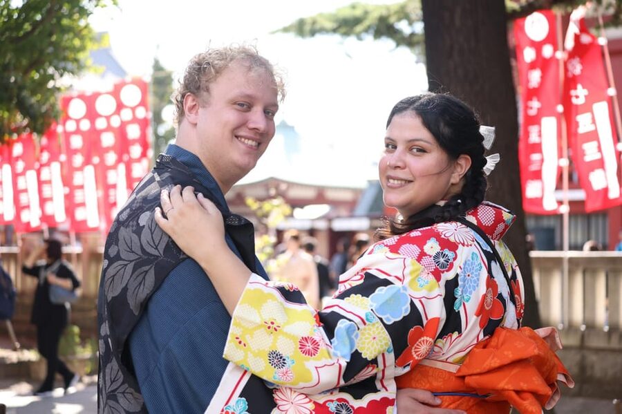 ASAKUSA: Kimono Portrait tour by pro photographer - The quieter western side of Asakusa