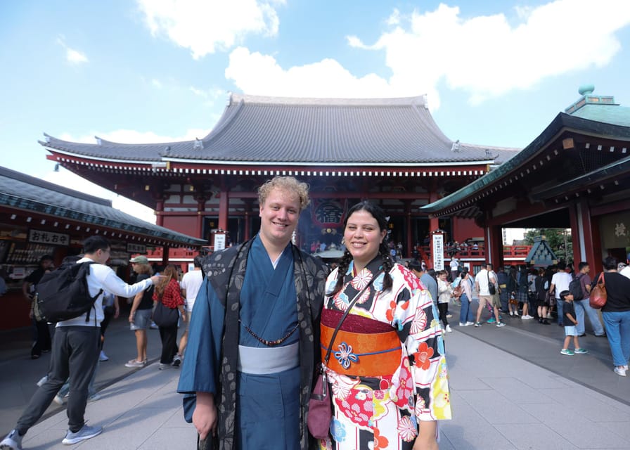 ASAKUSA: Kimono Portrait tour by pro photographer - How Kosuke helps you look natural