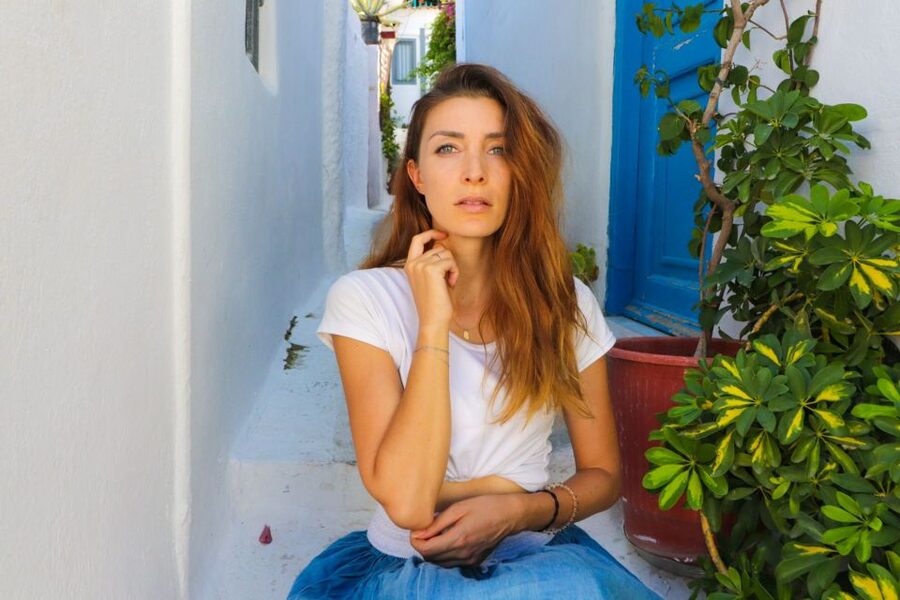 Athens: Professional photoshoot at Anafiotika Village - Key points to know before you book