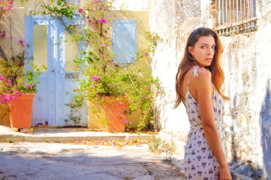 Athens: Professional photoshoot at Anafiotika Village - Is $64 good value for your group?