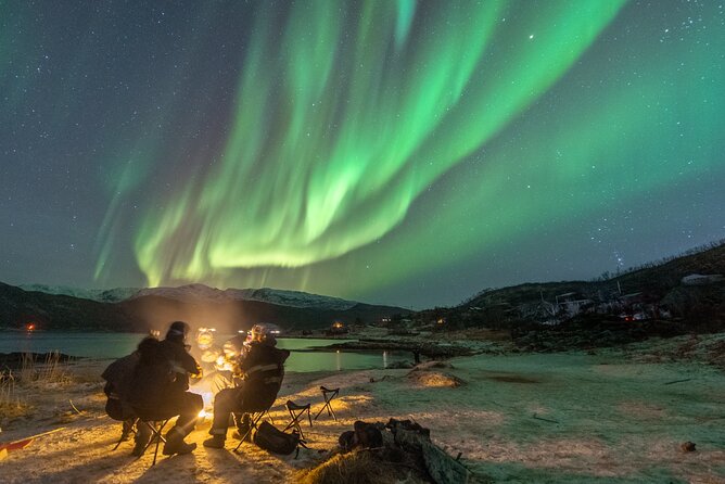 Aurora Hunt with the campfire and professional photographer - Guides who make a difference