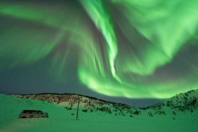 Aurora Hunt with the campfire and professional photographer - Campfire comforts in Arctic weather