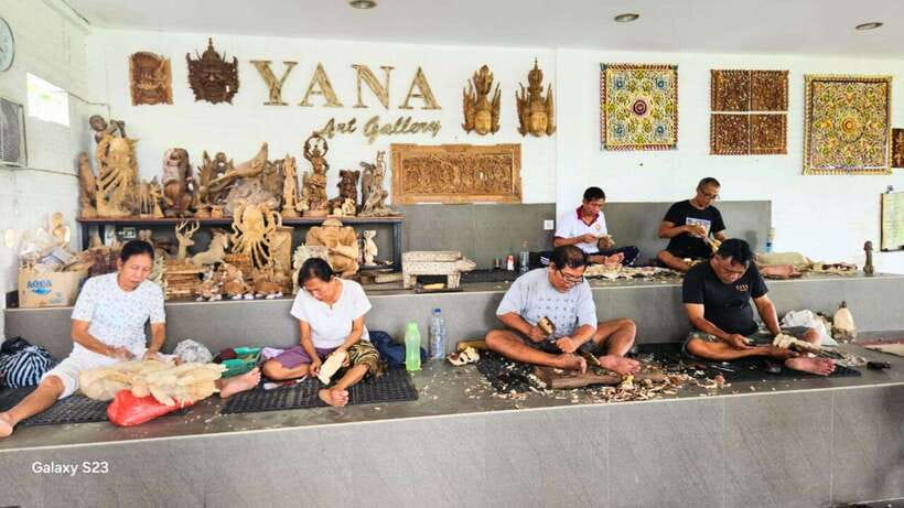 Bali: Private Instagram Tour - Balinese woodcarving at Werochana