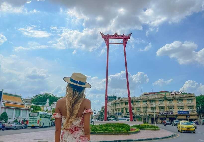 Bangkok: Instagram Tour with Professional Photographer - Wat Suthat and the Giant Swing