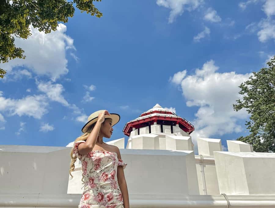 Bangkok: Instagram Tour with Professional Photographer - Starting at the King Rama III statue