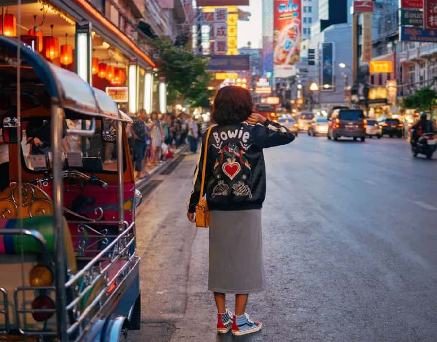Bangkok: Private and All-Inclusive Instagram Tour - Chinatown and the Flower Market show everyday Bangkok
