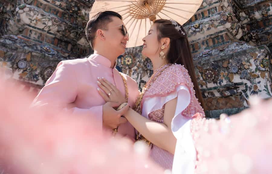 Bangkok: Thai Costume Photoshoot at Wat Arun - Timing, communication, and small practical details