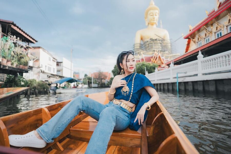 Bangkok:Thai costume with Long tail boat photoshoot - Timing, language, and practical details