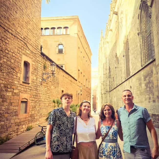 Barcelona: Creative Photo Tour of the City's Artistic Corners - Why a photographer changes the Barcelona experience