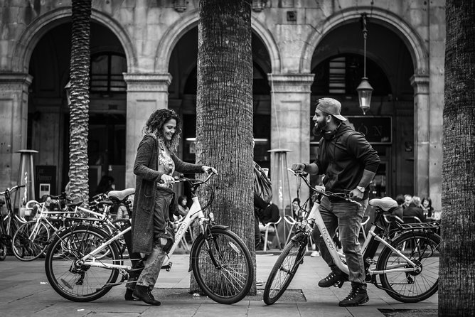 Barcelona E-Bike Photography Tour - Passeig de Gràcia and two Gaudi houses