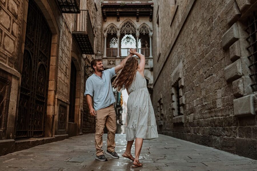 Barcelona: Gothic Quarter Cinematic Photoshoot and Guide - Key points to know before booking