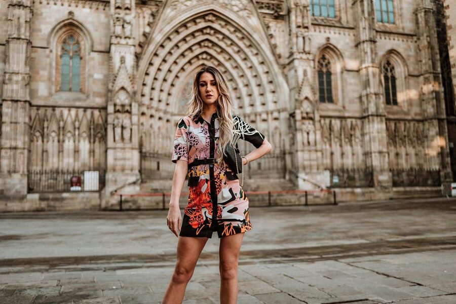 Barcelona: Gothic Quarter Cinematic Photoshoot and Guide - Price, timing, and cancellation