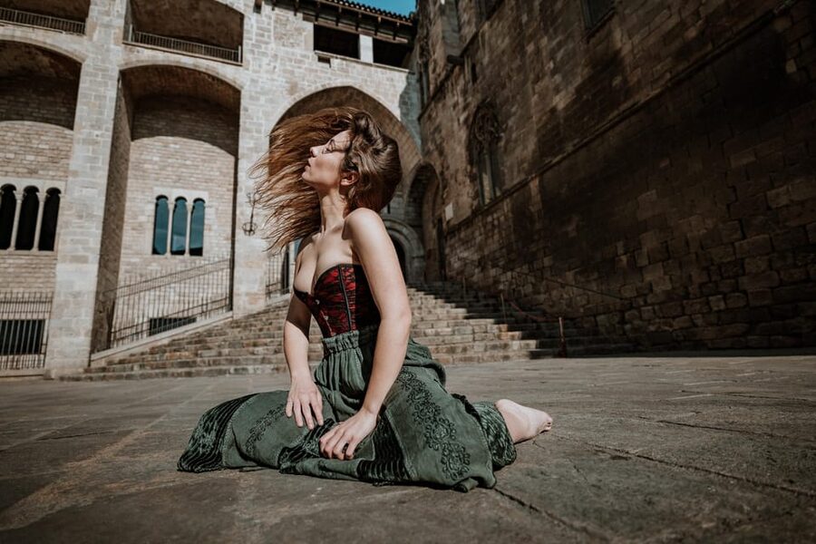 Barcelona: Gothic Quarter Cinematic Photoshoot and Guide - What you actually receive after the session