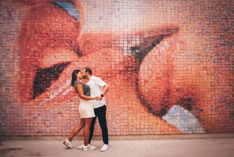 Barcelona: Photo Shoot Tour in El Gothico - Key points to know before booking
