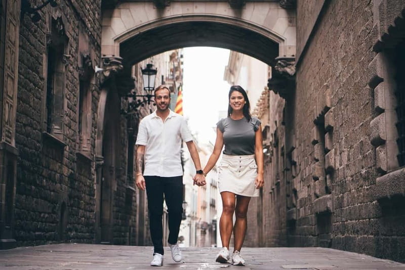Barcelona: Photo Shoot Tour in El Gothico - The one-hour premium option for more variety