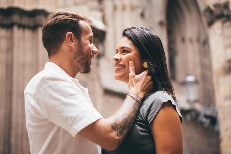 Barcelona: Photo Shoot Tour in El Gothico - Is $69 good value?